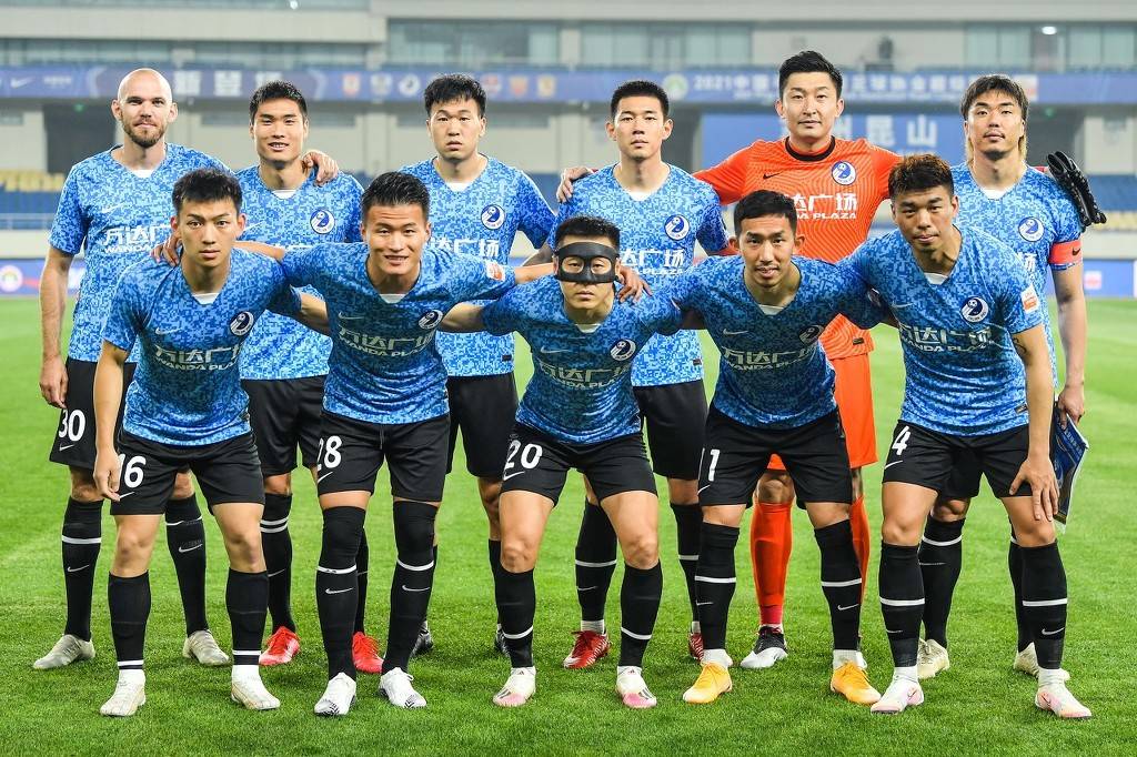 丘库埃泽：第一次与梅西同场竞技，我无法把视线从他身上移开（丘库埃泽：与梅西首次同场，我的目光始终离不开他）